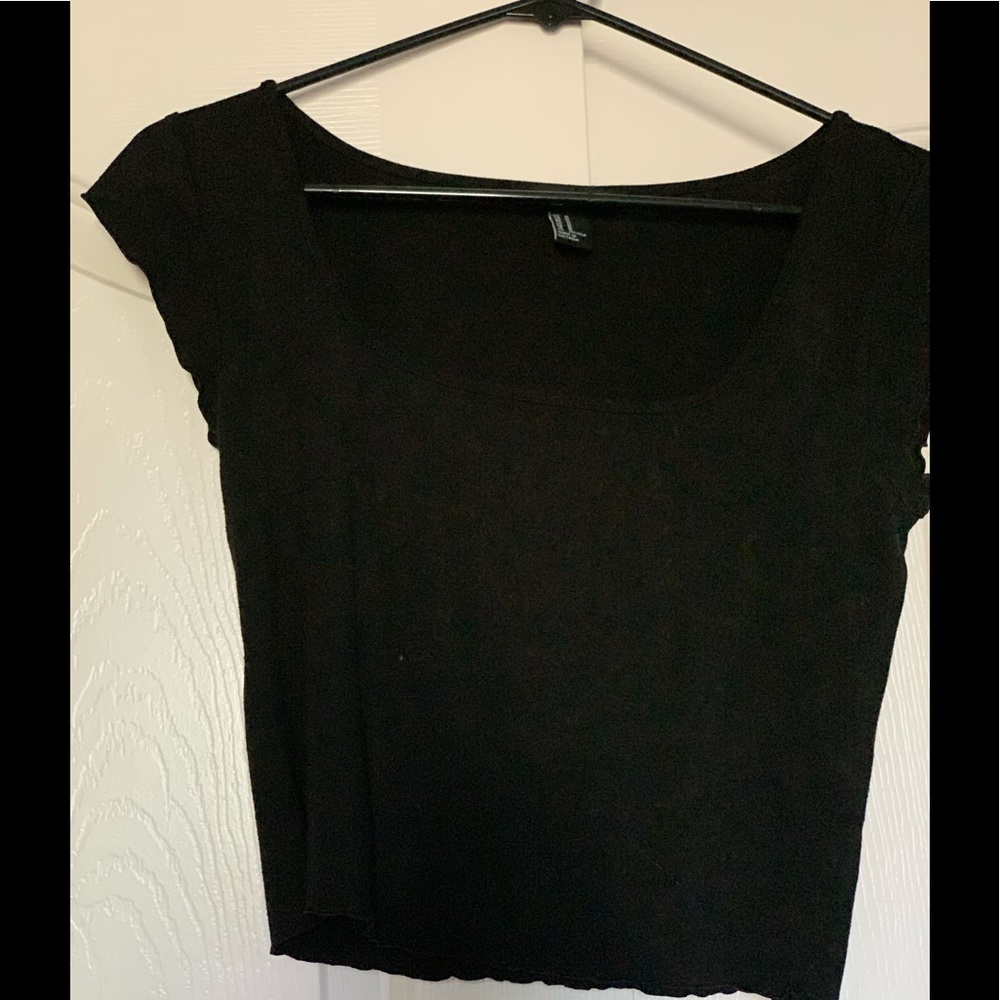 Black scoop tee crop top